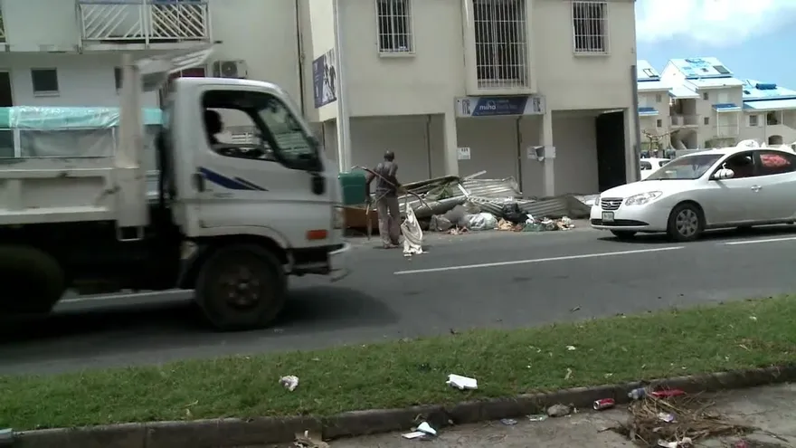 Habitantes de San Martín intentan levantarse tras paso de Irma