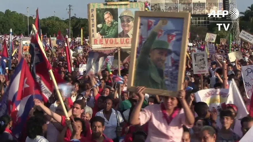 Cubanos marcharon el 1 de mayo en apoyo a reformas de Castro