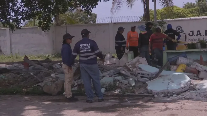 Alcaldía de Arraiján demuele locales comerciales en la vía principal de Veracruz