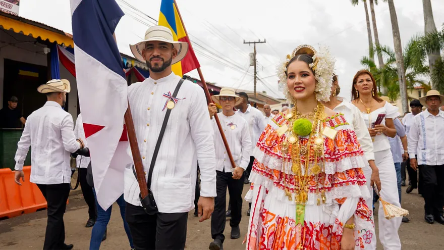 José Caballero abanderado del 10 de Noviembre en La Villa de Los Santos
