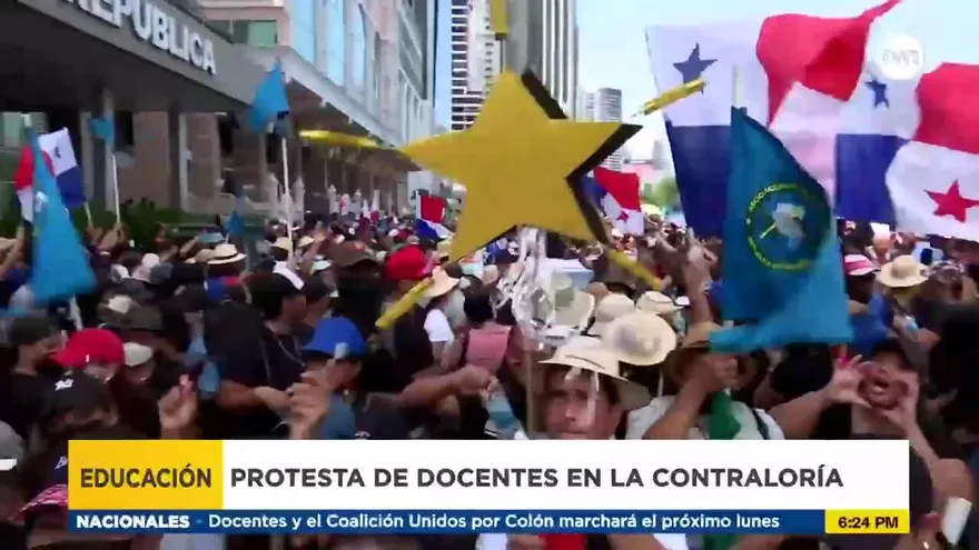 Docentes protestaron en la Contraloría de Panamá