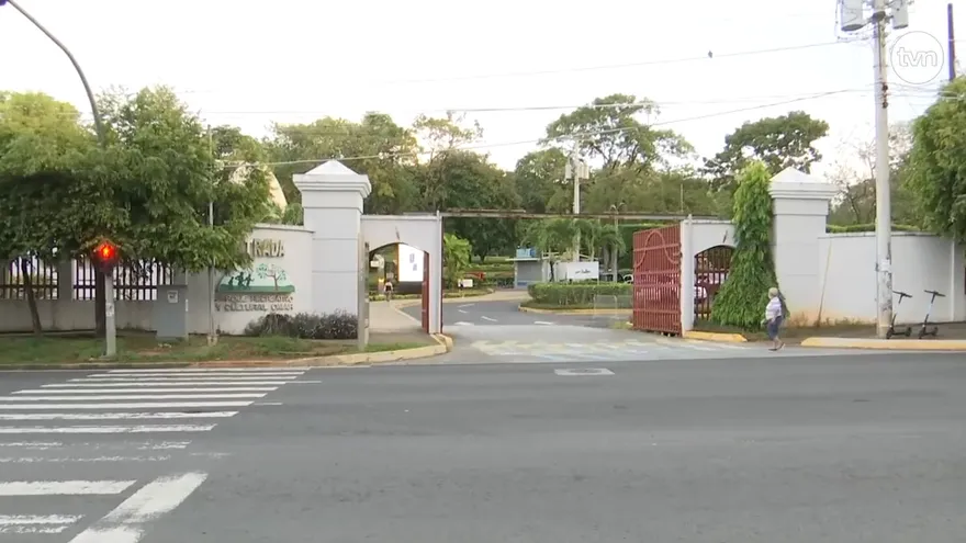 Cobro en los estacionamientos del Parque Omar genera polémica