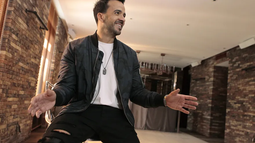 El artista puertorriqueño Luis Fonsi, durante la entrevista concedida hoy a la Agencia EFE, en la que ha valorado el éxito de su último éxito, "Despacito", una colaboración con Dady Yankee que ha hecho historia como la canción en español que más alto ha llegado en la clasificación mundial de Spotify