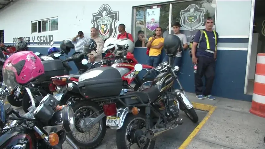 Más de 100 motociclistas retenidos en operativos de la Policía Nacional