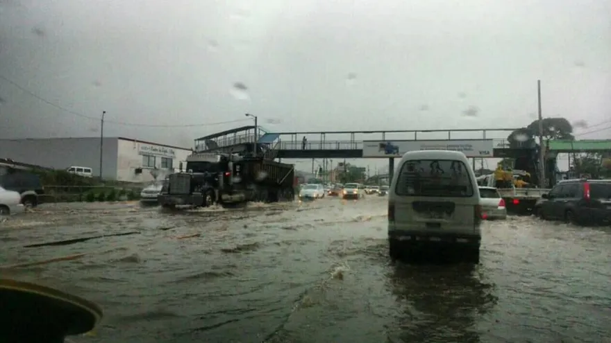 En en el área de la vía Tocumen se registraron inundaciones.