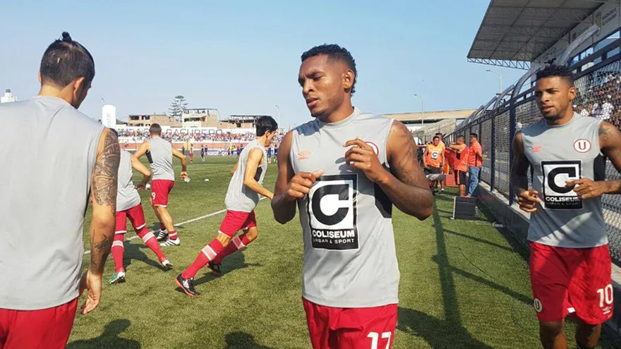 Administrador de Universitario da por hecho que Alberto Quintero (centro) seguirá| Agencias