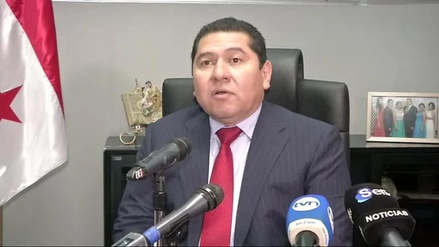 Presidente de la Asamblea ordena retirar placas a diputados