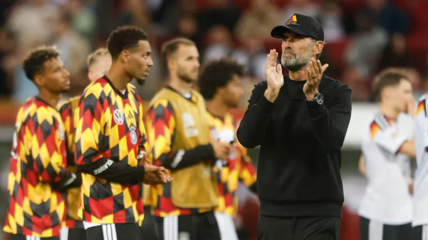 Jürgen Klopp reacciona tras el partido que Alemania disputó ante Grecia en la Liga de Naciones de UEFA