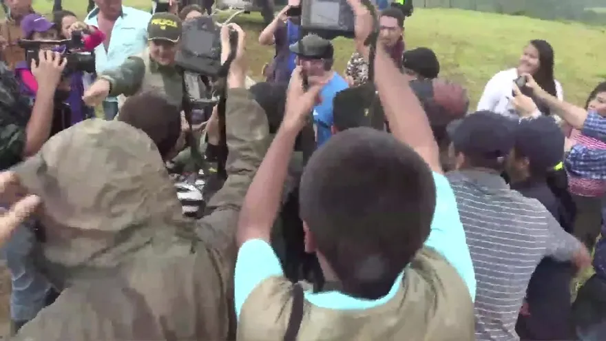 La guerrilla FARC dice adiós a las armas en Colombia