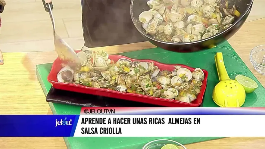 Prepara las almejas en salsa criolla