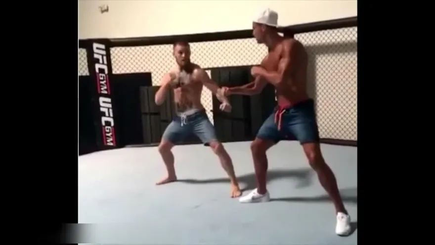 Cristiano Ronaldo se 'enfrentó' con Conor McGregor en el octágono de la UFC