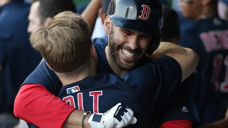 Martínez llega a 28 jonrones y Medias Blancas blanquean a los Rangers
