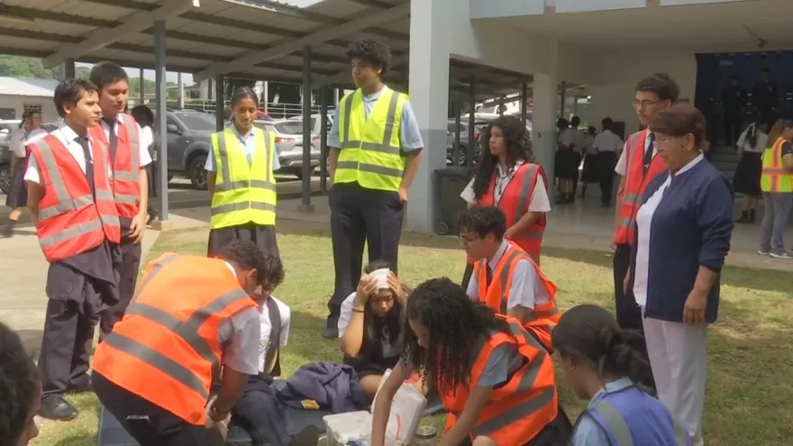 Más de 1,700 estudiantes ponen a prueba su respuesta ante emergencias en simulacro nacional