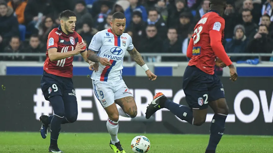 Acción del partido entre el Olympique Lyon y el Lille