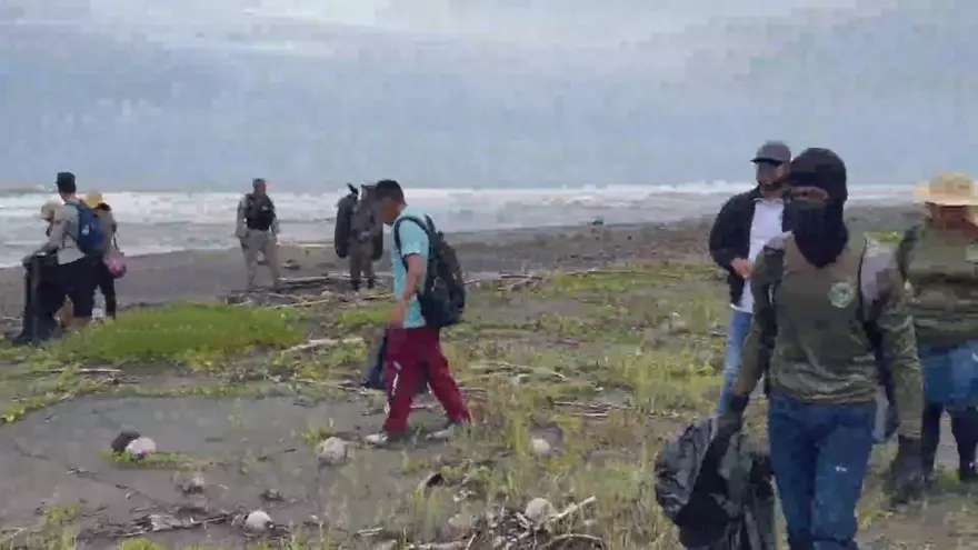 Recolectan plásticos y redes en humedal San San–Pond Sak para cuidar nidos de tortugas.
