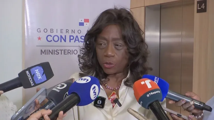 Ministra de Educación se refiere a las reformas educativas