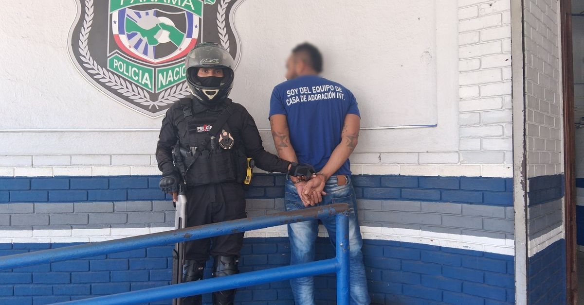 Policía captura a presunto ladrón en intento de robo a una joyería en Plaza 5 de mayo