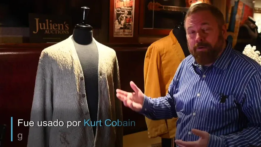 A subasta el saco de lana que Kurt Cobain usó en el Unplugged