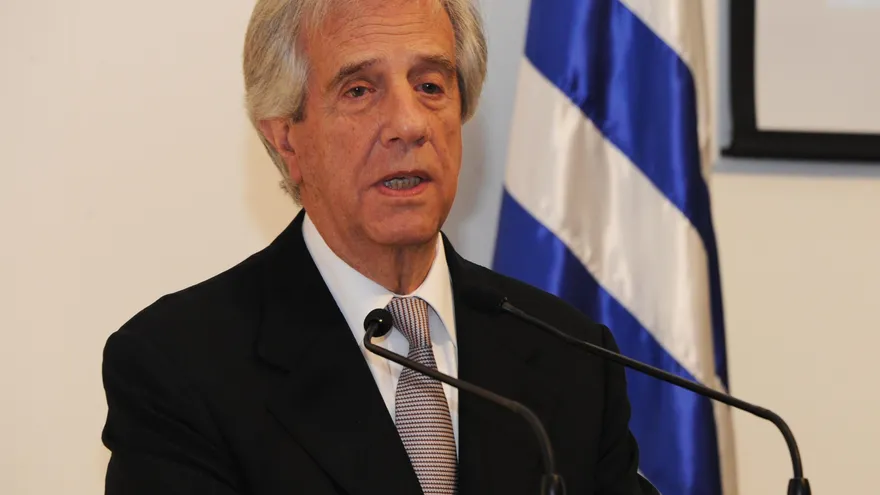 El presidente de Uruguay, Tabaré Vázquez, recibió hoy en la residencia presidencial de Montevideo las cartas consulares de los nuevos embajadores de Nicaragua, Cuba, Suiza,