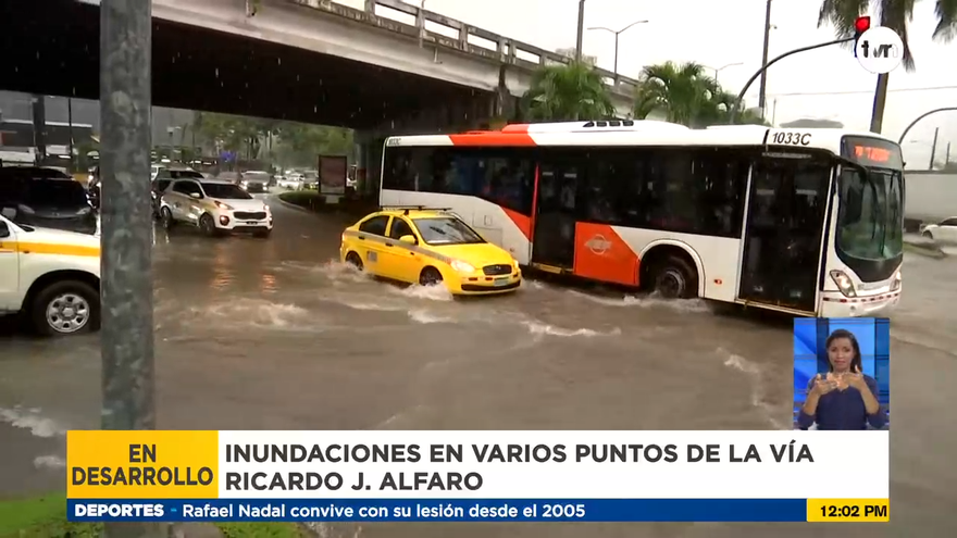 Fuertes lluvias en la capital generan inundaciones
