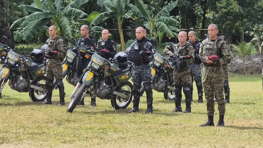 Agentes del Grupo de Reacción Inmediata Motorizada (GRIM)