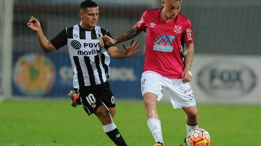 Acción del partido entre Wanderers y Zamora