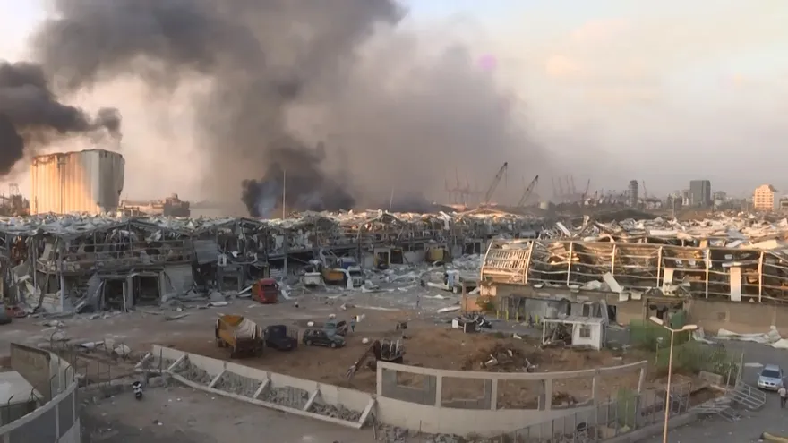 Nitrato de amonio, causa de explosiones en Beirut con decenas de muertos y miles de heridos