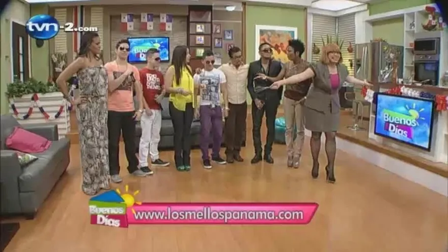 Los Mellos,  Kenny Man ,Mike Manfredo ,Yohan - Se Porta Mal