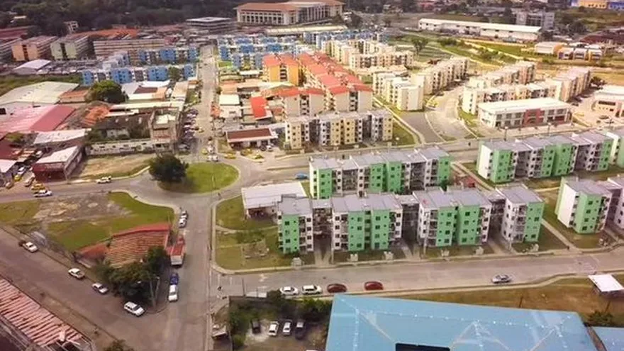 Niña de un año muere al caer de edificio en Curundú