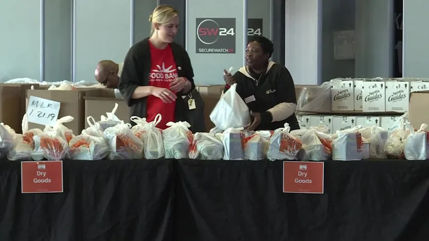 Empleados siguen sufriendo por cierre del gobierno de EEUU