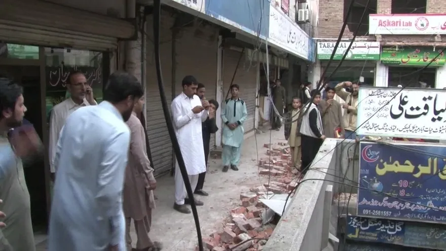 Más de 200 muertos tras terremoto en sur de Asia