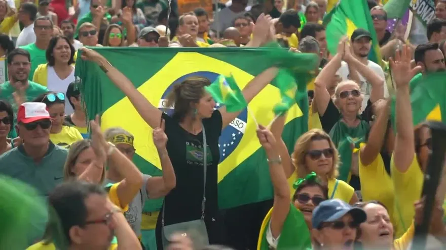 Miles de brasileños se manifiestan en apoyo del ultraderechista Bolsonaro