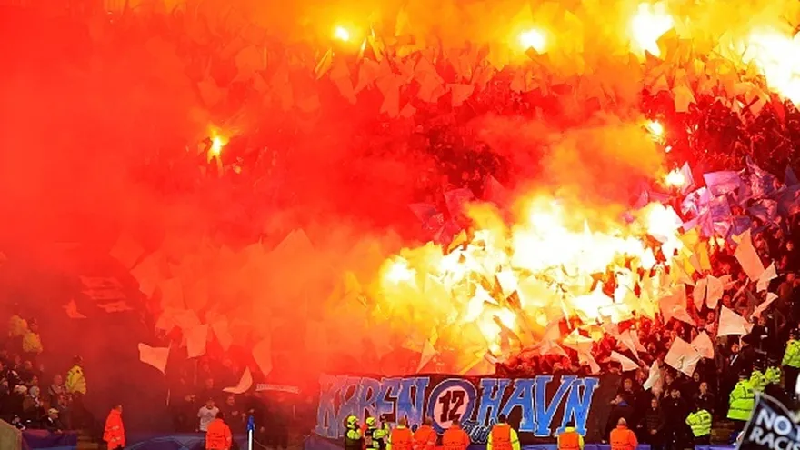 Los fanáticos del Copenhague desplegaron su pirotecnia