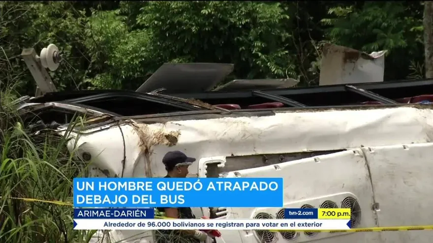 Pasajero de bus fallece en accidente en Darién