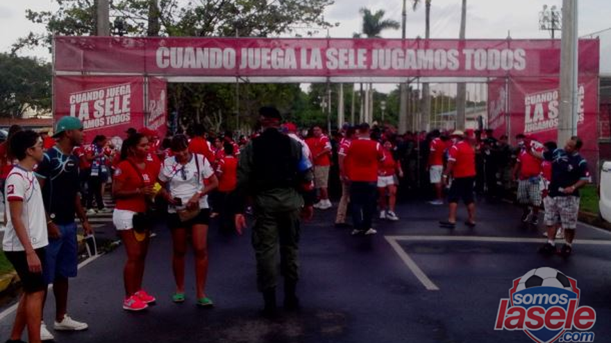 Se abrieron las puertas y llegaron los fanáticos
