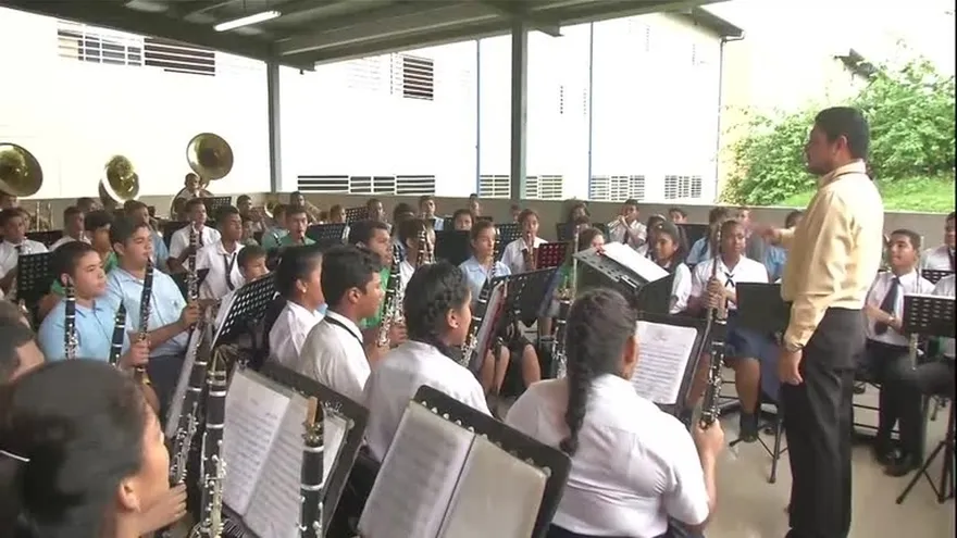 Harán pago de premio a estudiantes que ganaron concurso de banda