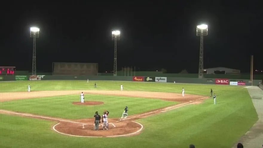 Metro y Oeste ganaron en el Béisbol Mayor