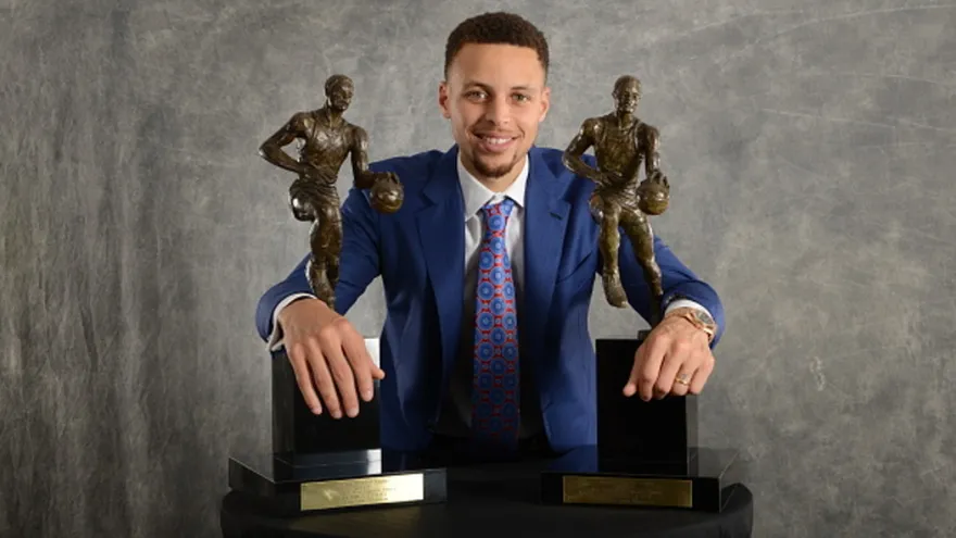 Curry es elegido por unanimidad como jugador más valioso de la NBA