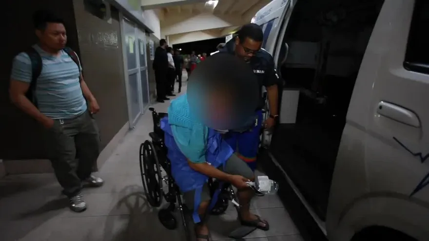 Hombre recibe una puñalada en el ojo