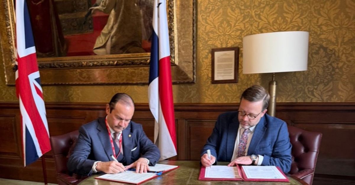 Panamá impulsa ferrocarril y conexión aérea en agenda bilateral con Reino Unido