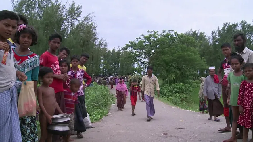 300.000 rohinyás huyen a Bangladés, limpieza étnica según ONU