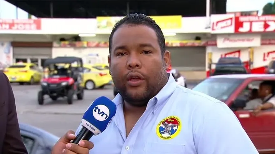 Taxistas en pie de guerra por Uber