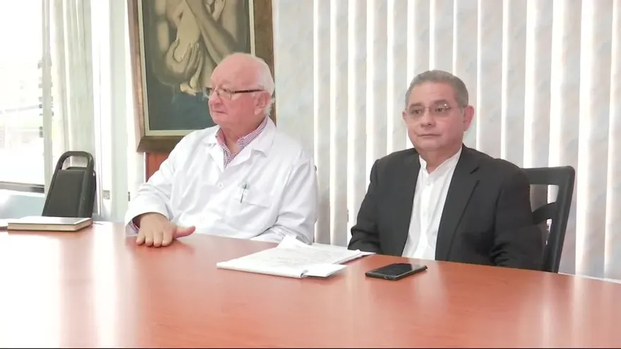 Esperan evolución  de joven tras caída de poste de luz