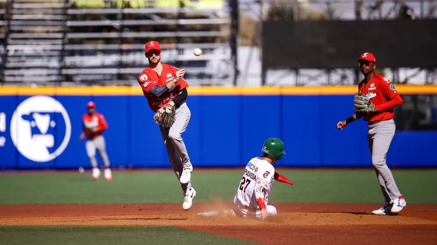 Acción del partido entre Panamá y México Verde en la Serie del Caribe 2026