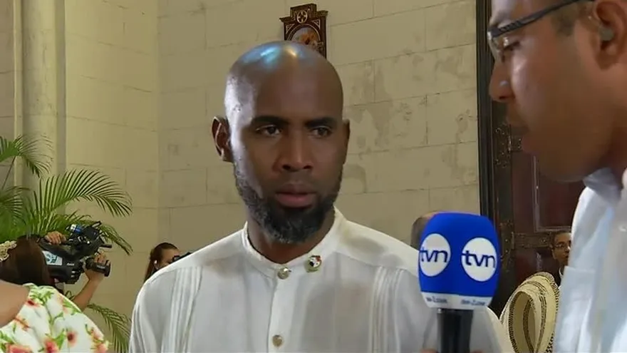 Felipe Baloy agradece la distinción como abanderados