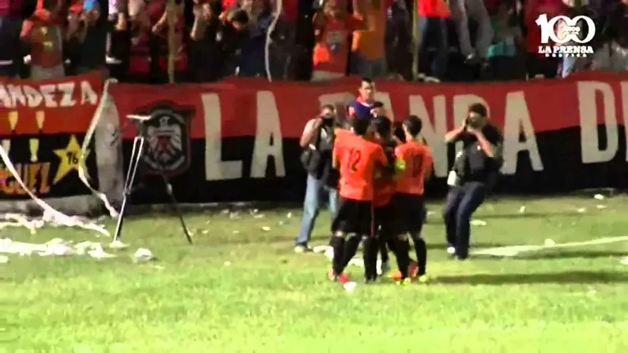 Doblete de Nicolás Muñoz con el CD Águila