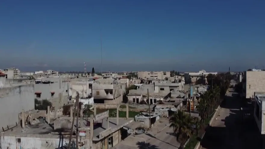 Los rebeldes contraatacan en Siria, pero el régimen avanza