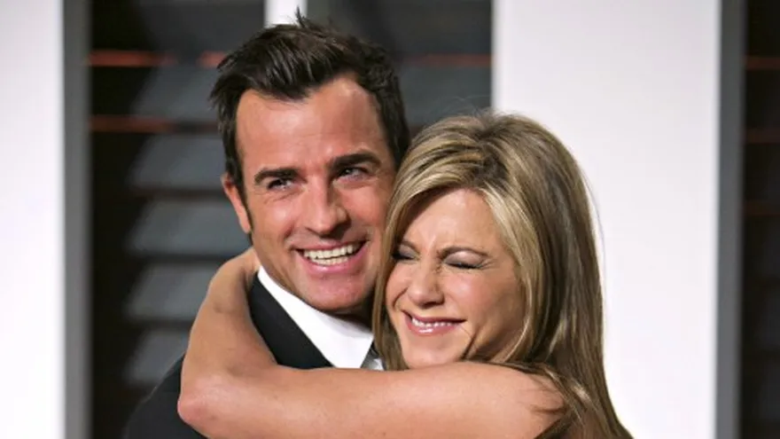 Archivo. Jennifer Aniston y Justin Theroux llegan a la fiesta Vanity Fair Oscar 2015 en Beverly Hills, California, el 22 de febrero de 2015.