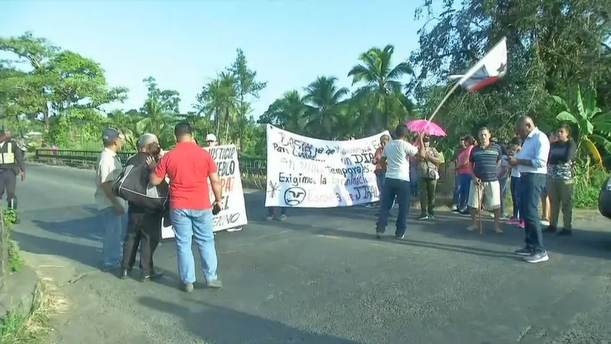 Exigen terminar construcción de escuela