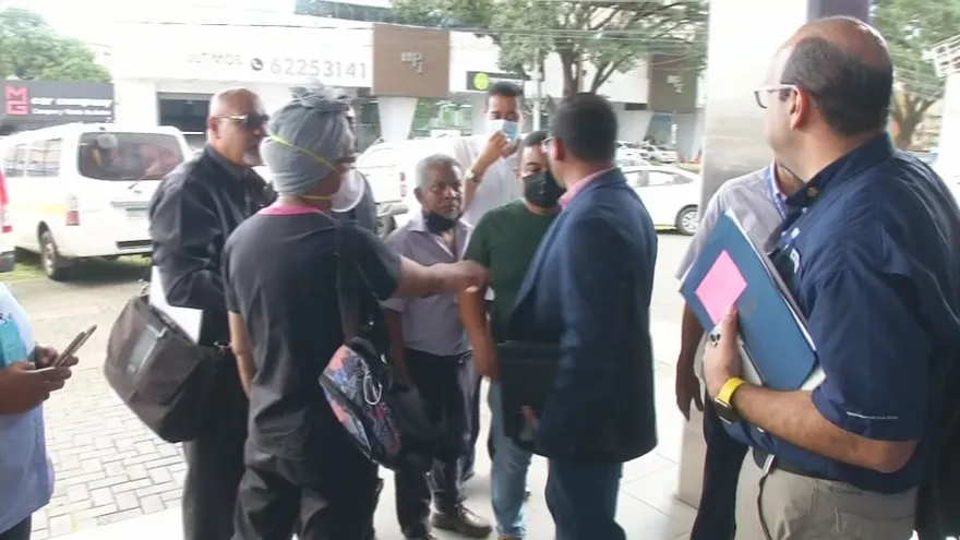 Funcionarios de la CSS con el defensor del Pueblo, Eduardo Leblanc